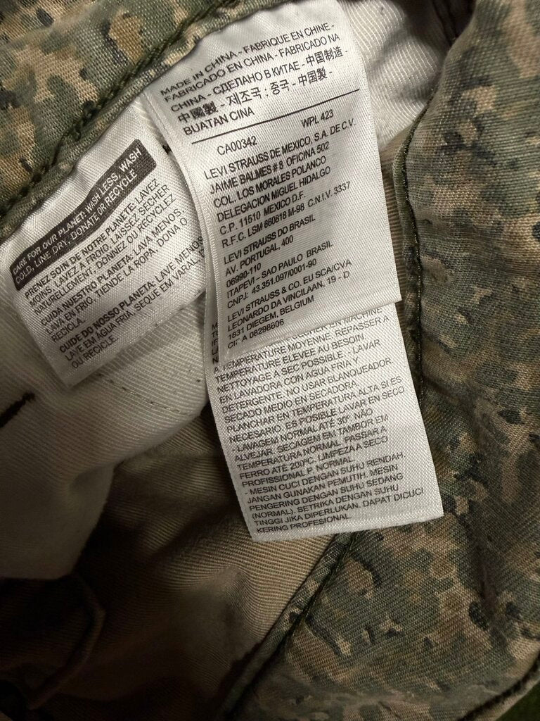 Vintage Levi Camo Green Shorts Sz. L