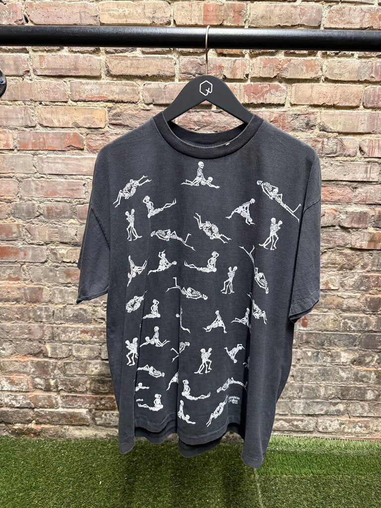 Vintage Fashion Victim 1990s Tee Sz. L