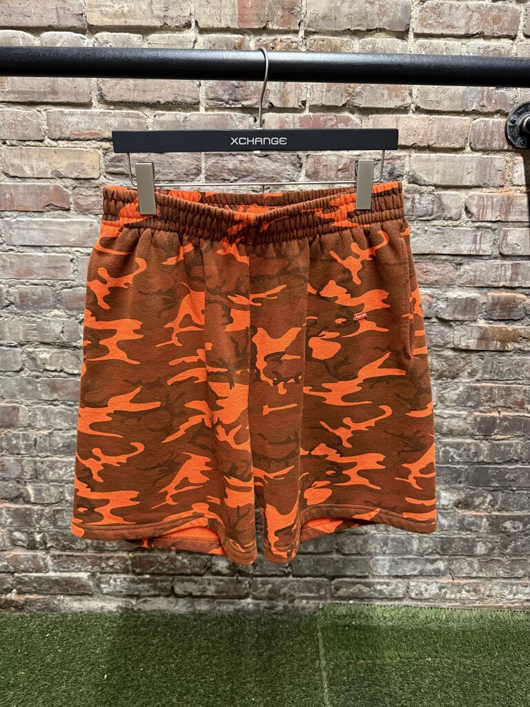 Supreme Camo Orange Sweatshorts sz. M