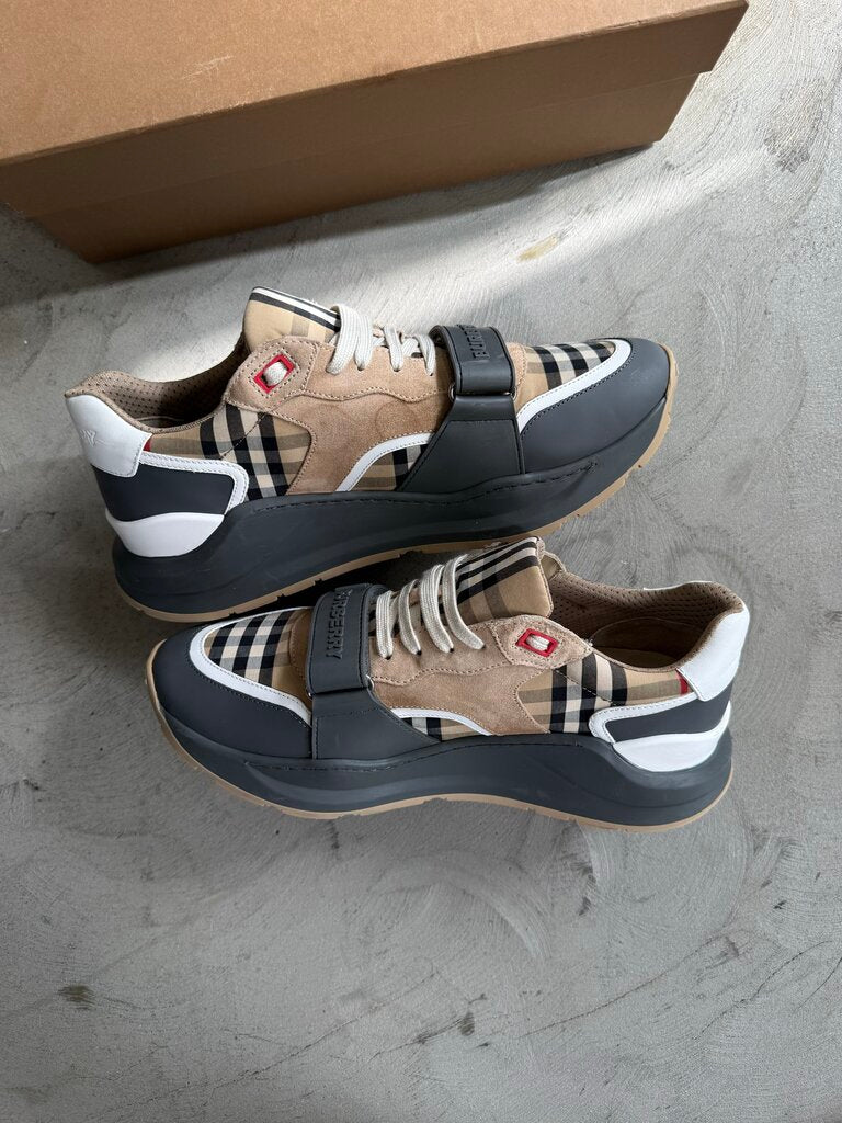 Burberry Ramsey Vintage Check Suede sz. 44