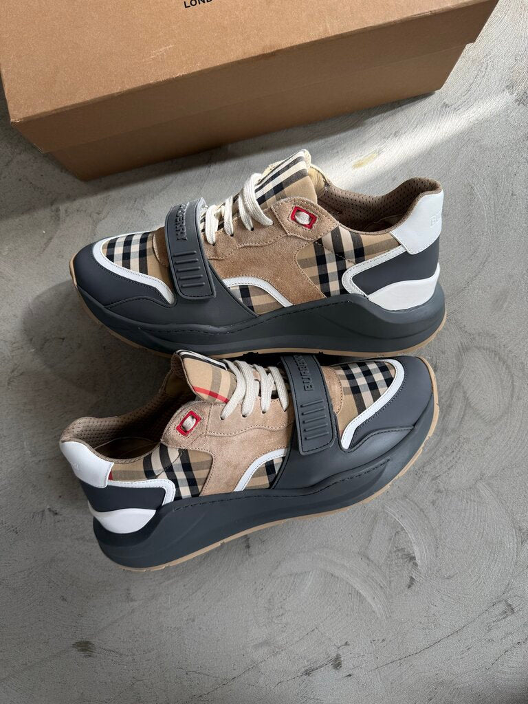 Burberry Ramsey Vintage Check Suede sz. 44