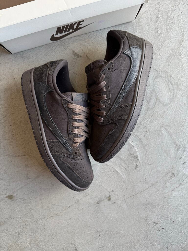 Travis Scott x Jordan 1 Low Velvet sz. 9