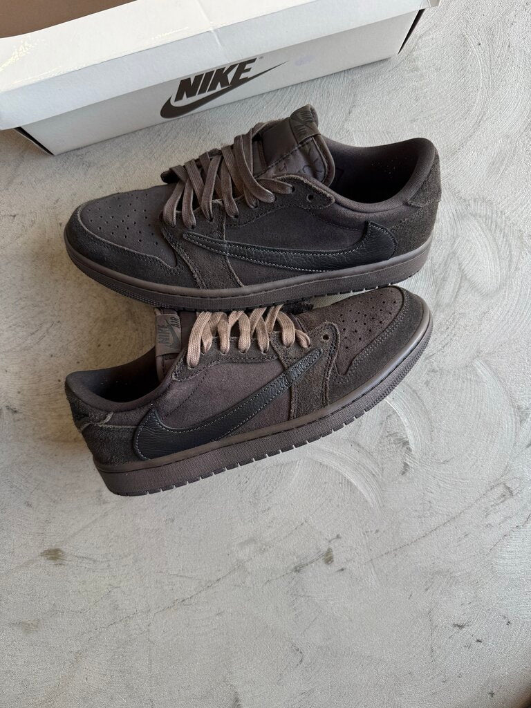 Travis Scott x Jordan 1 Low Velvet sz. 9