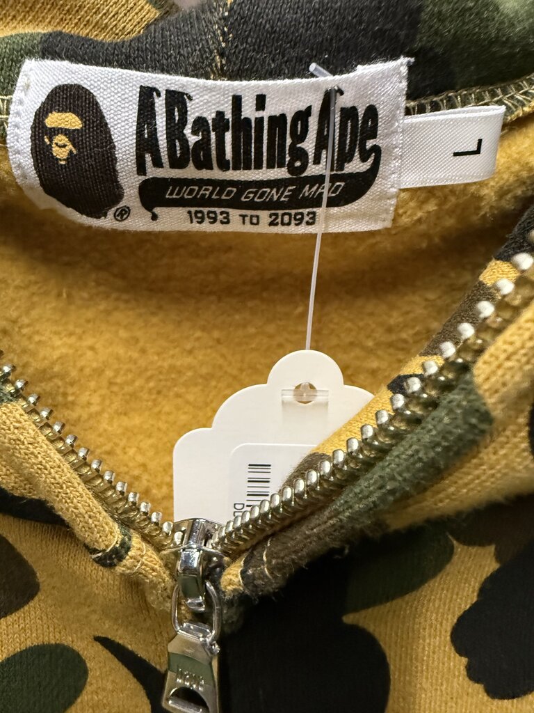 A Bathing Ape Camo Shark Full-Zip Hoodie sz. L