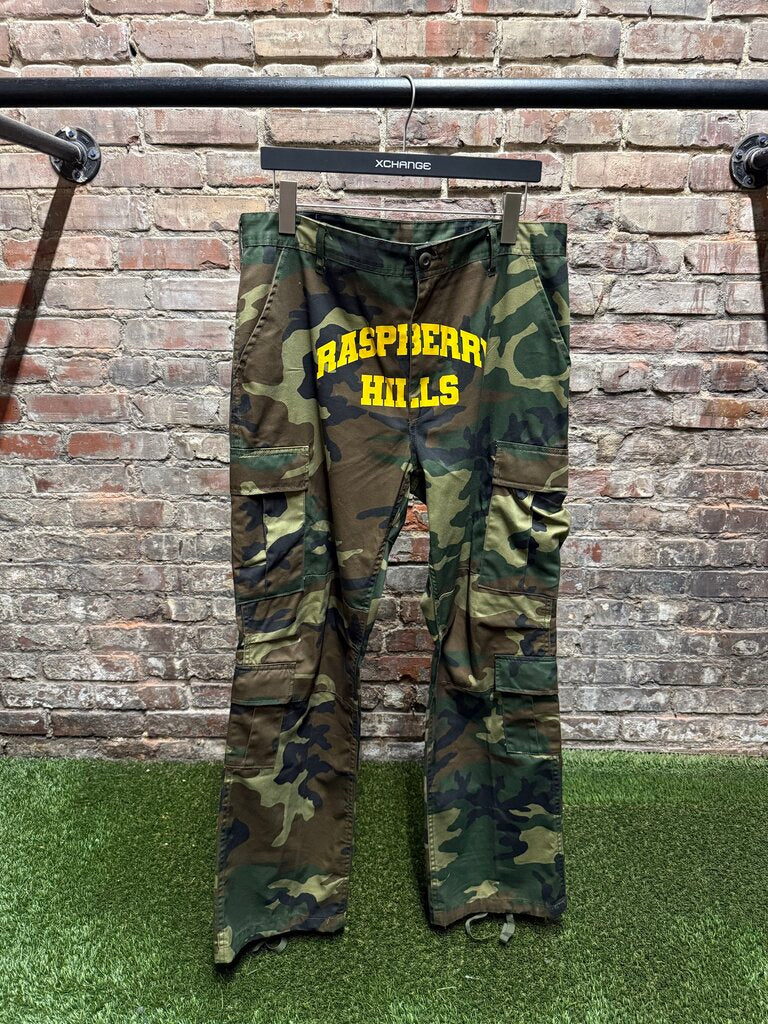 GV Gallery Raspberry Hills Camo Cargo Pants Sz. XL