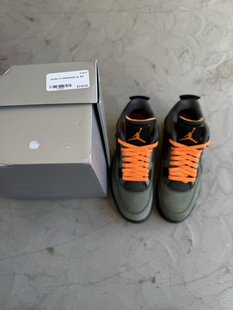 Jordan 4 Undefeated sz. 8.5