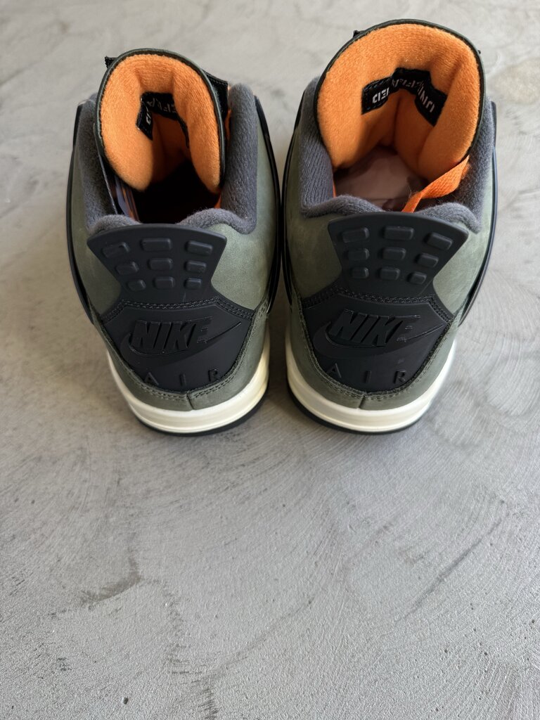 Jordan 4 Undefeated sz. 8.5