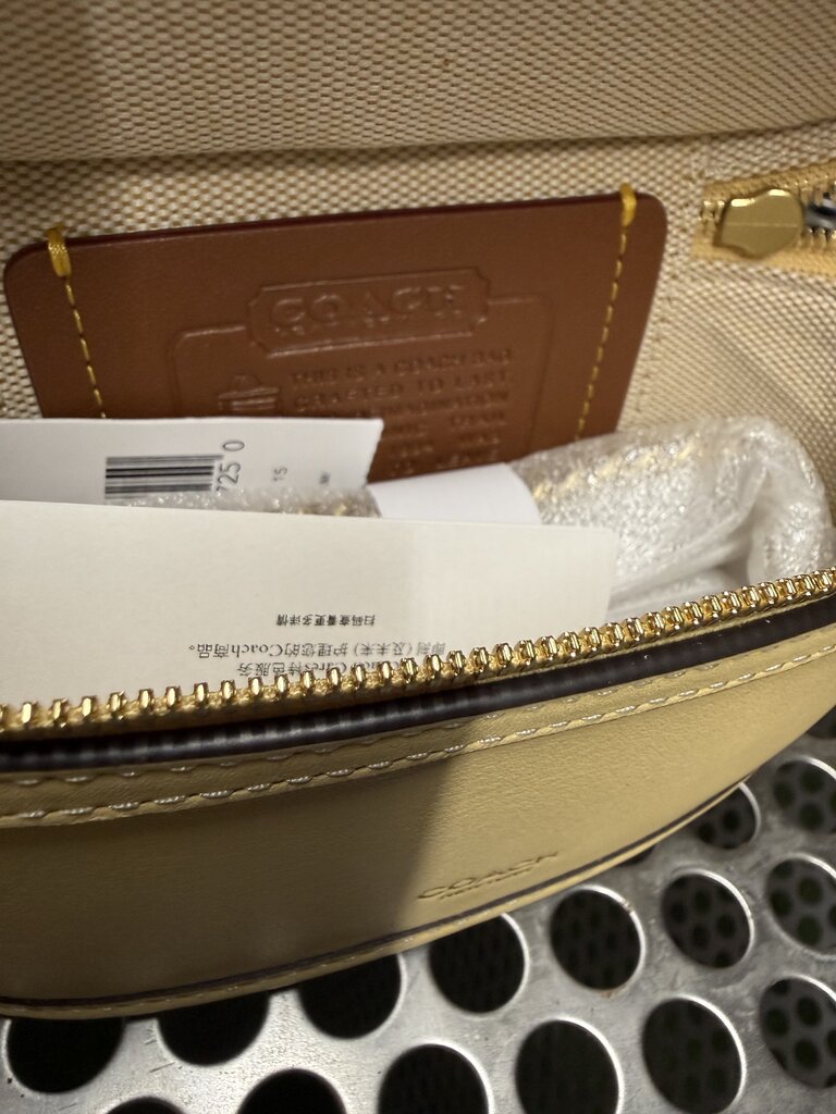 Coach Trail Bag 15 Vanilla Glovetanned Leather