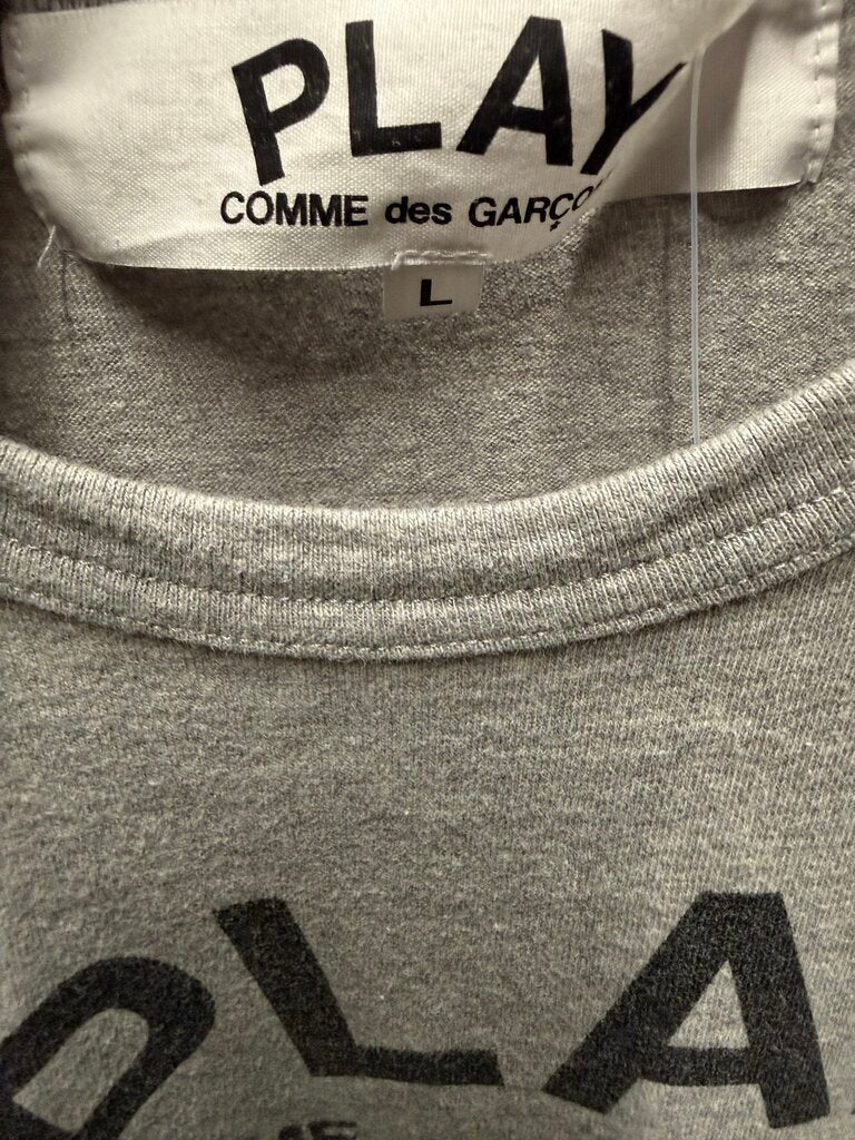 COMME des GORCONS PLAY CDG Grey Tee sz. L