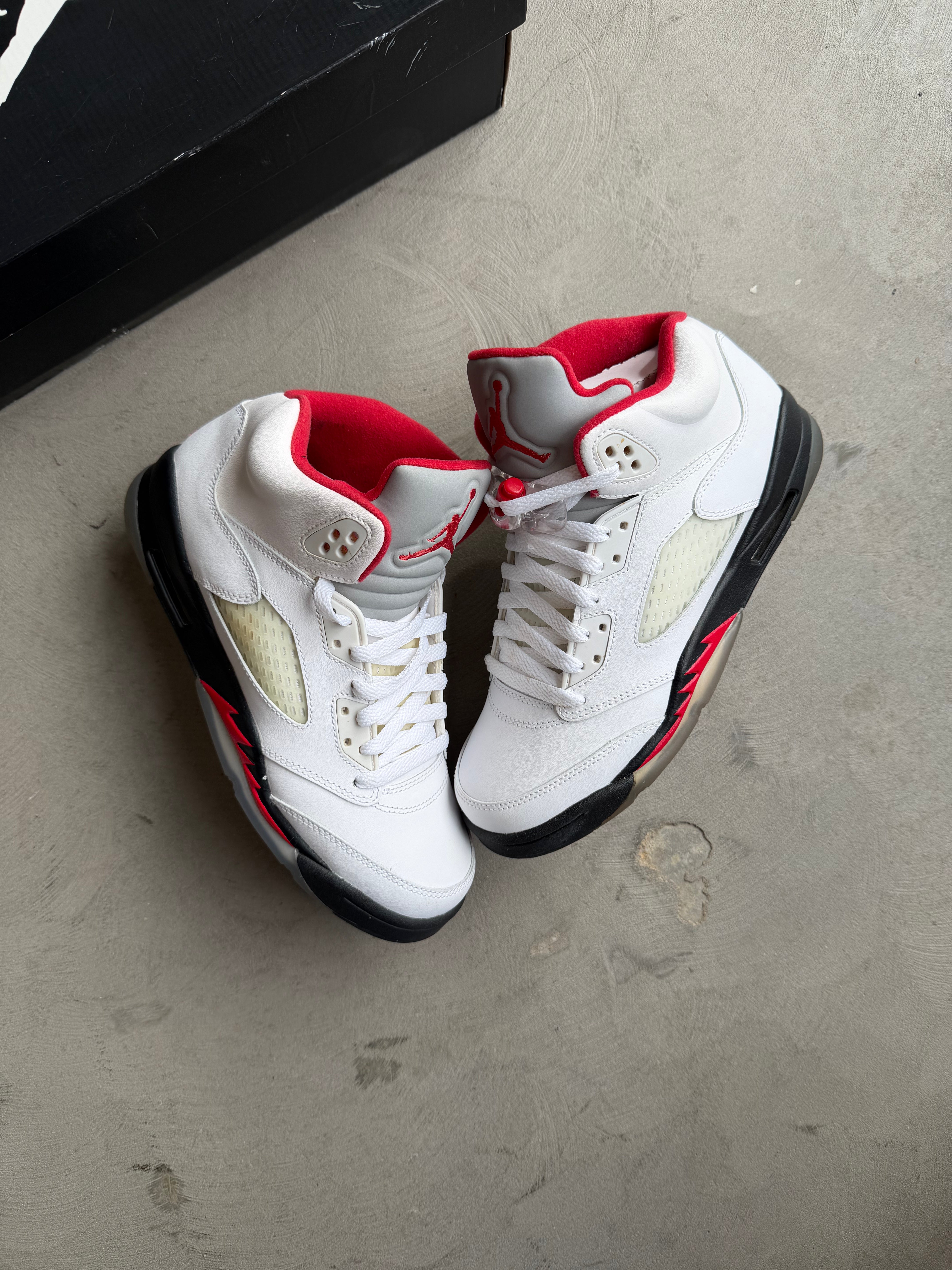 Jordan 5 Fire Red Sz. 7Y