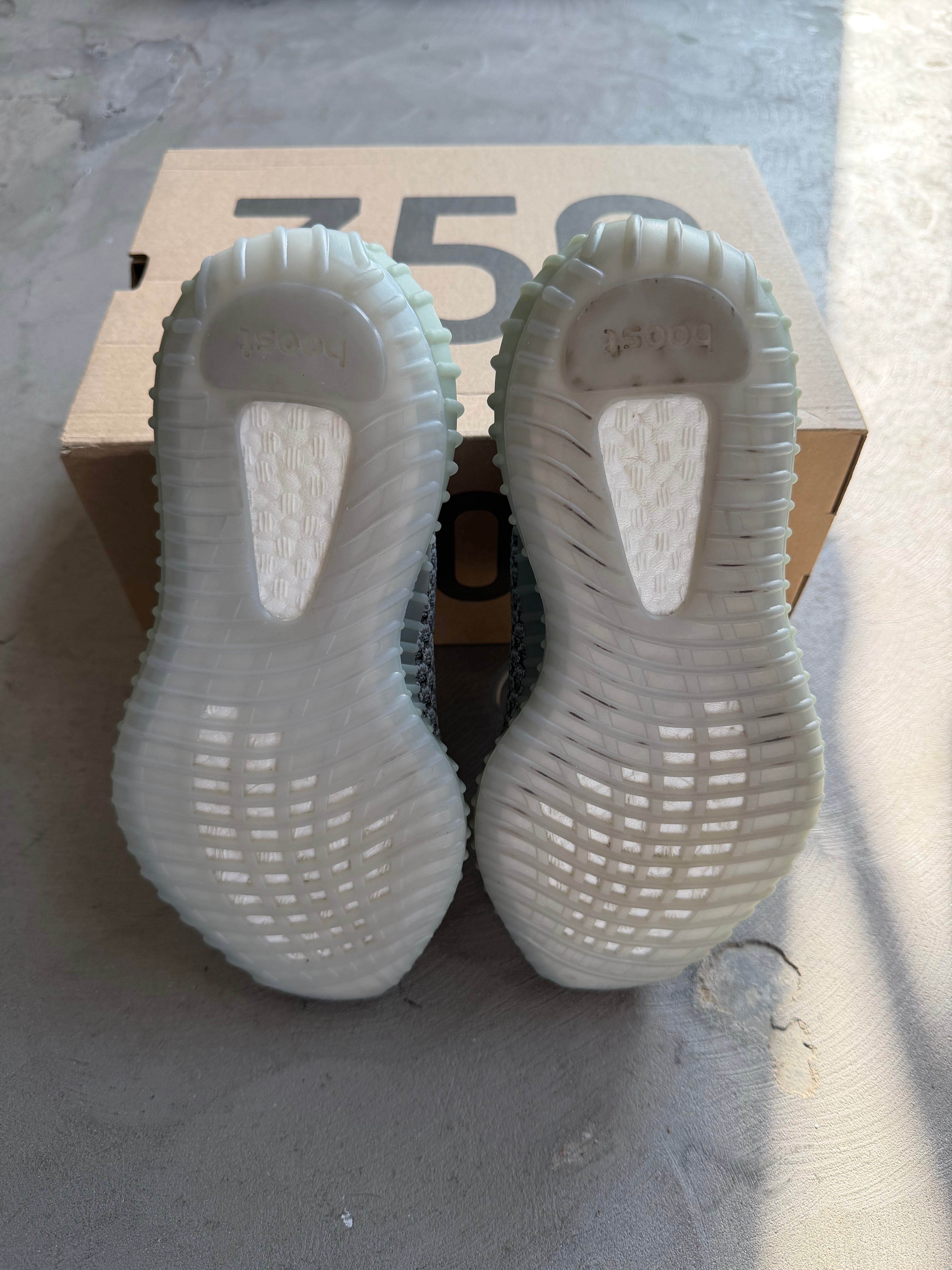 Yeezy 350 Blue Tint Sz. 4