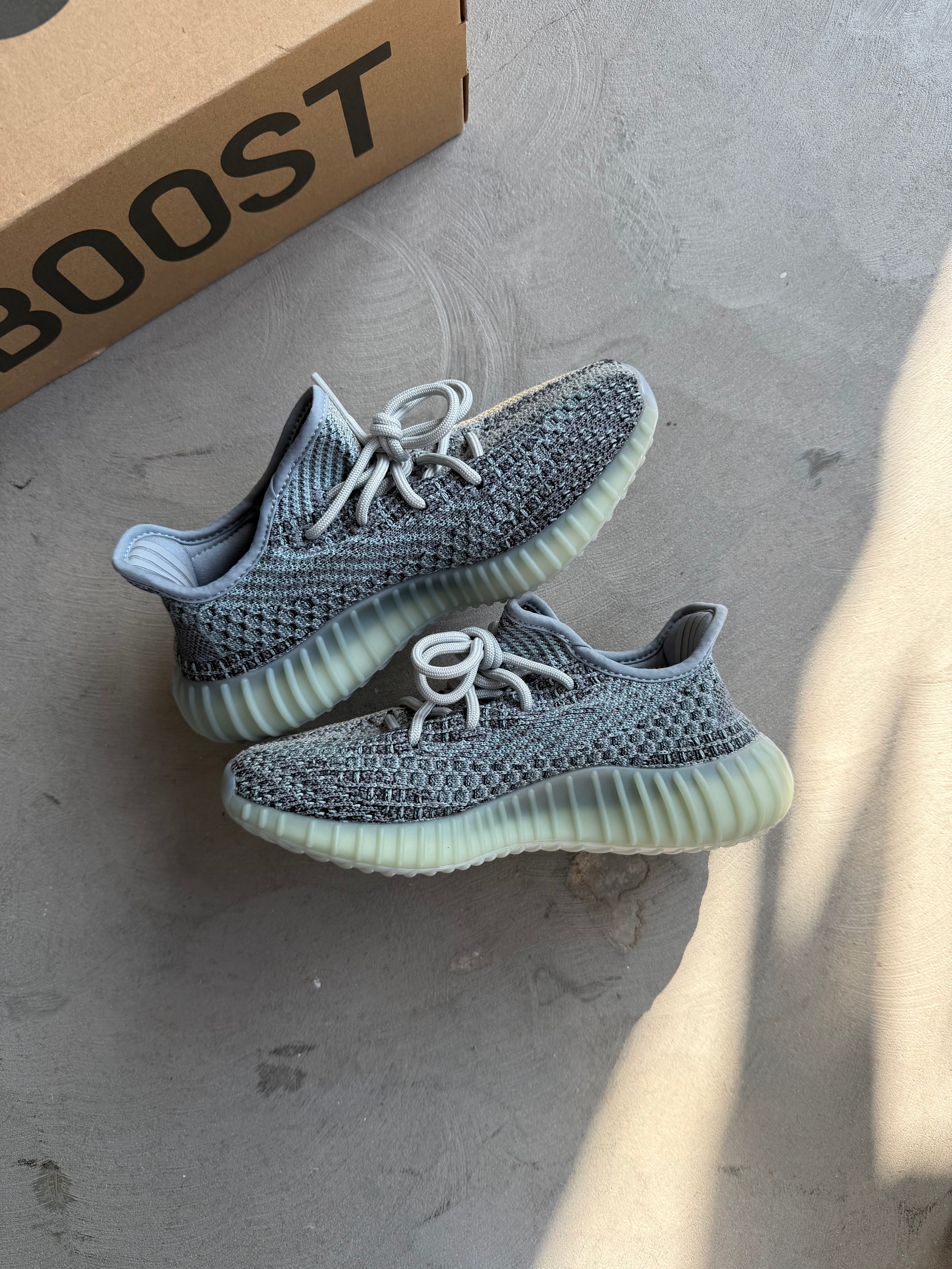 Yeezy 350 Blue Tint Sz. 4
