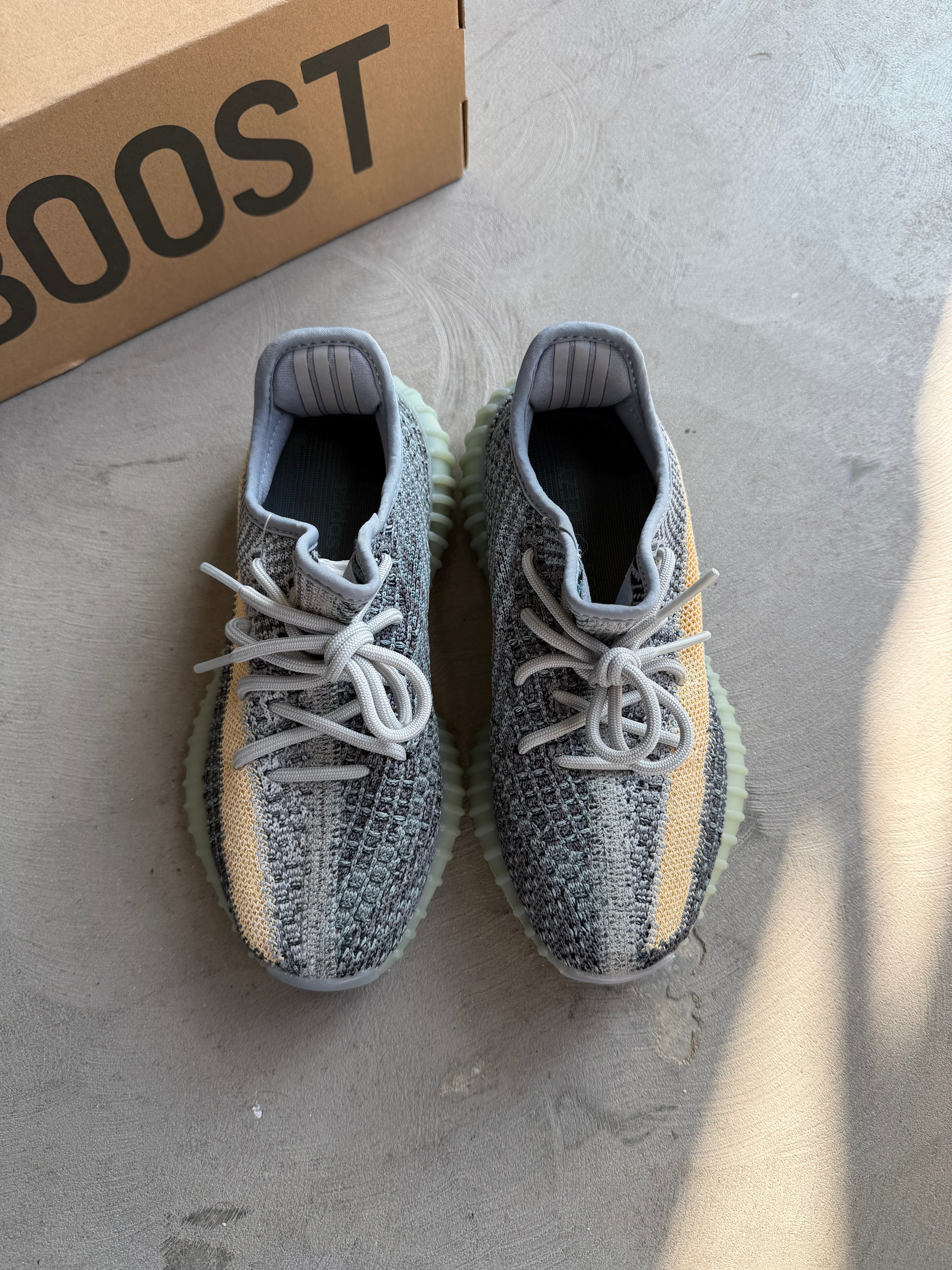 Yeezy 350 Blue Tint Sz. 4